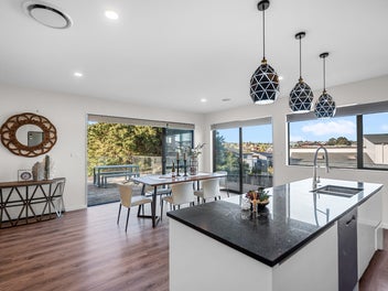 CV $2.25m - Luxury 5 Bedroom In Rangitoto Zone