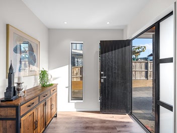 PRICE DROP! CV $2.25m - 5 Bed - Rangitoto Zone