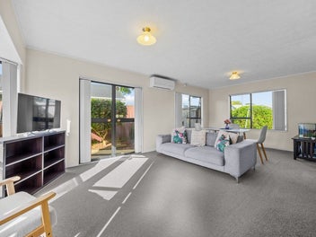 Single Level Living and Ideal Location!