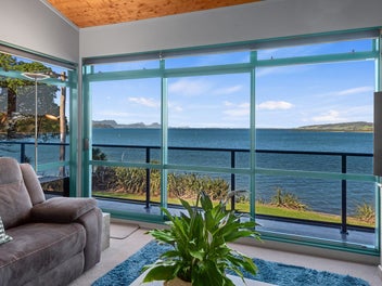 Sea, sails and income - so close to the City!