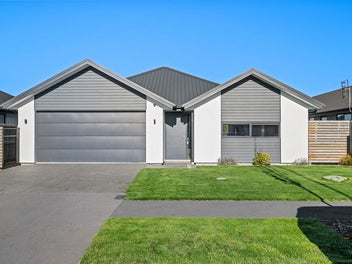 Modern Family Living with Reserve Outlook!