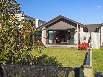 Sun-Soaked Living Beside the Reserve