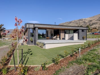 Stylish Living a Stroll from the Lake