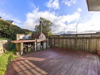 BEAT THE BANK! GREAT CUL-DE-SAC OPPORTUNITY.