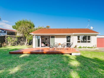 Sunny, Private & Ideal for Working from Home