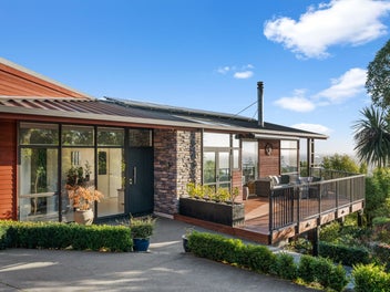Architectural Elegance & Panoramic Views