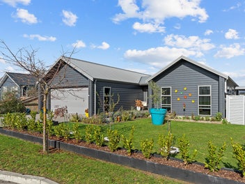 Elegant Build In Prestigious Location!