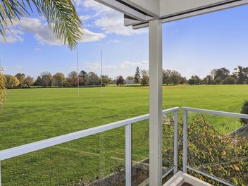 Easy Living, Park Views, Prime Location
