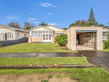 Move in ready! Fabulous space!