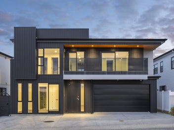 Top Sea Views – Top Tier Living