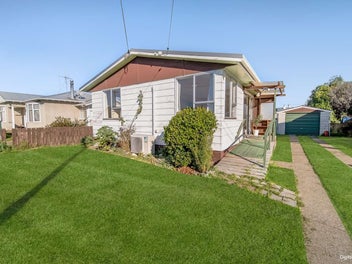 Easy Care within walking distance to amenities