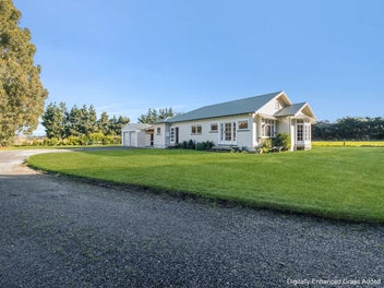 Country Charm, Family Warmth