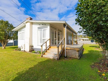 Family Home with Plenty Of Potential!