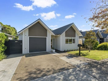 SUN-DRENCHED + SPACIOUS, A PERFECT HOME AWAITS YOU