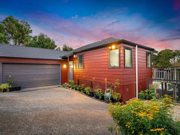 Tranquil Titirangi Charm