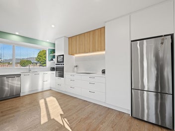 Modernised Family Living with Reserve Neighbour
