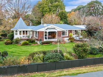 Last Chance to View Auction This Week