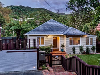 OUTRIGHT QUALITY: A HOME OF EXCEPTIONAL RENOVATION