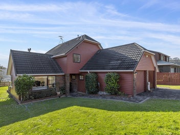 Sun Soaked Spacious Family Haven