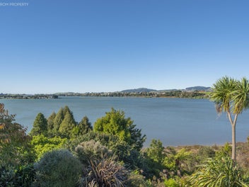 Space, Privacy, Panoramic Views, Multiple Garages