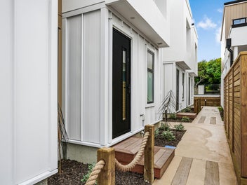 Luxury Townhouse. Brand New. Move in Now.