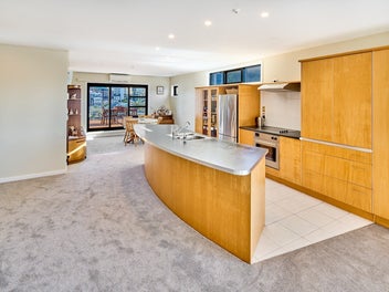Unbeatable city-fringe living - Act now!