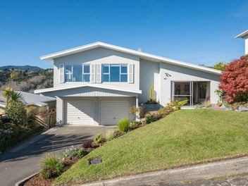 Versatile Home with Views, Gardens & Room...