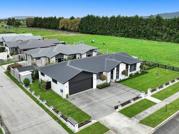 Town Living with Rural Aspect