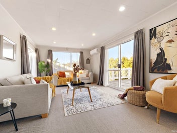Sea Views, Great Family Home!