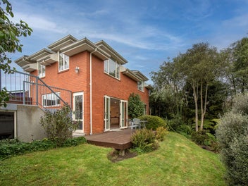 Hiding-on-Heathcote
