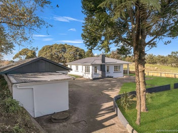 Golf course views on sub-dividable land