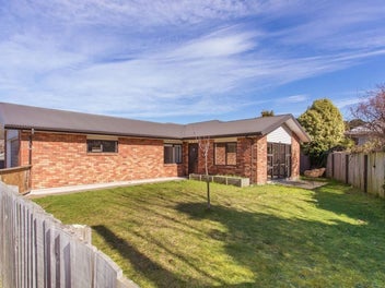 4 Bedroom, Double Glazed Family Home