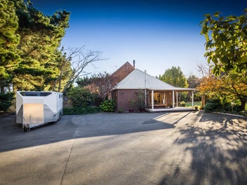 Mature Private Setting - Owners Downsizing