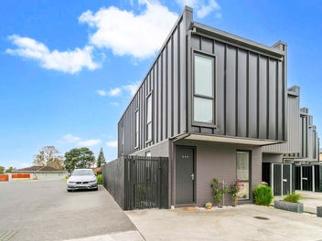 COOL EASY-CARE LIVING