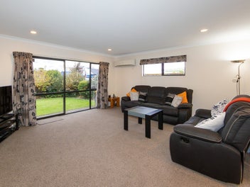 Freestanding front house, lock and leave
