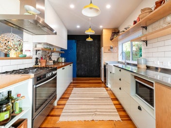 SUN, VIEWS AND STYLE IN WADESTOWN