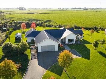 Peaceful living with gorgeous views