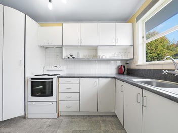Classic Kiwi Living with Modern Comforts – A R...