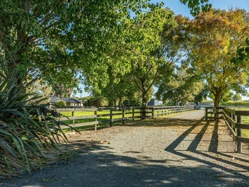Equine enthusiasts, small farm or large lifestyle