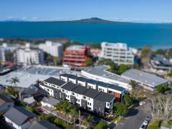 Coastal luxury in the heart of Takapuna
