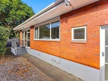 Sunny Rear Unit, Garage, Parking, Garden