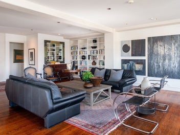 EXECUTIVE 3 BEDROOMS & OFFICE & 3 CAR...
