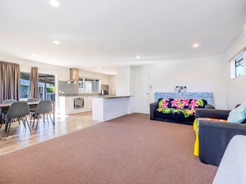 Easy-Care Living in Te Atatu Peninsula