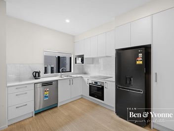 Nearly New & Stylish - 2 Bed & Bath+Study