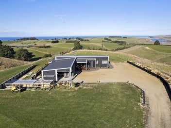 Million-Dollar Views - Lifestyle Living