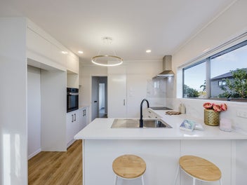 Crossleased Freehold Title - Welcome Home!
