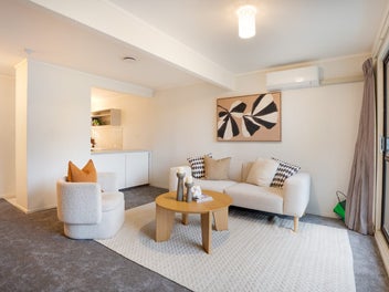 Sunny Two Bedroom Unit