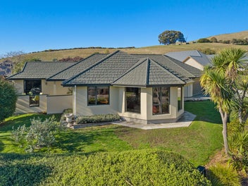 Big Home, Good Parking, With Hill Views