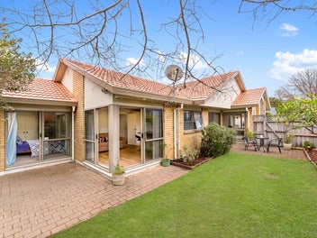 Entry Level Easy Living in Prime Botany Location