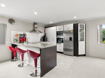 Modern Family Living in Prime Location